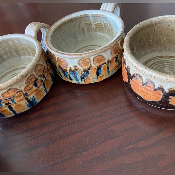 Set of 6 Studio Pottery large Handled Bowls or Shallow Large Mug Signed & Stamp - Picture 9 of 12